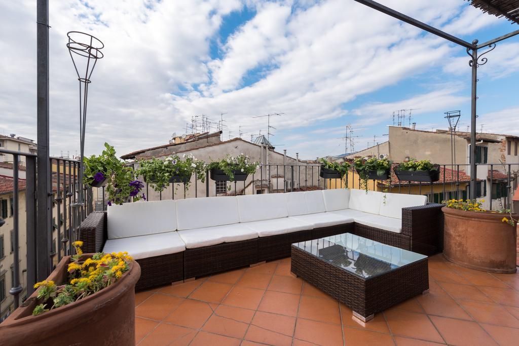 Charming Attic Niche Apartment Florenz